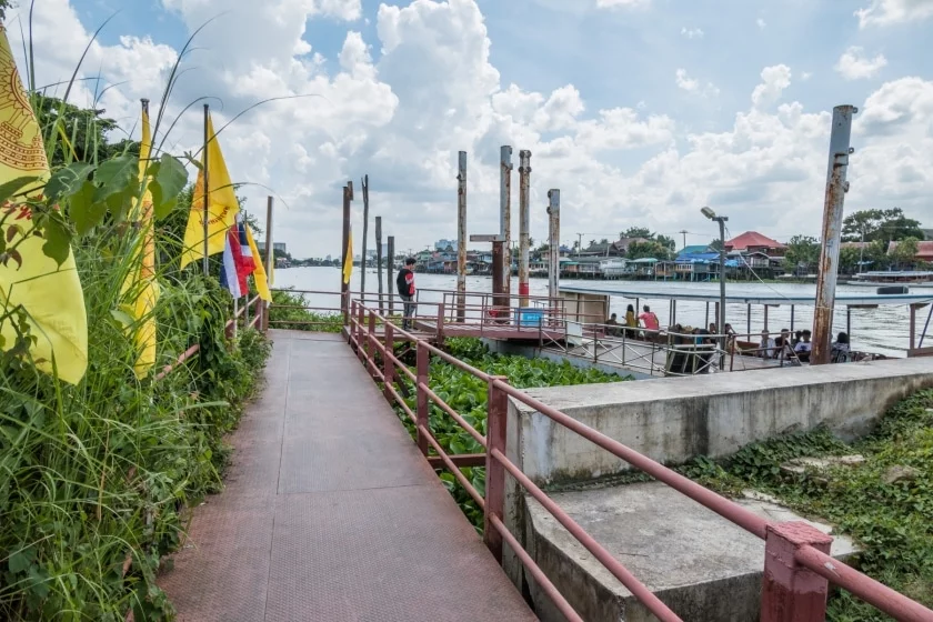 ferry dock wat sanam nuea ko kret