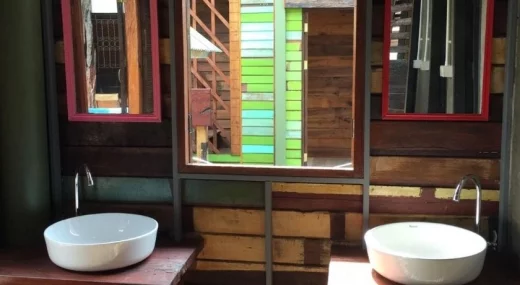 bathroom baanya homestay ko kret