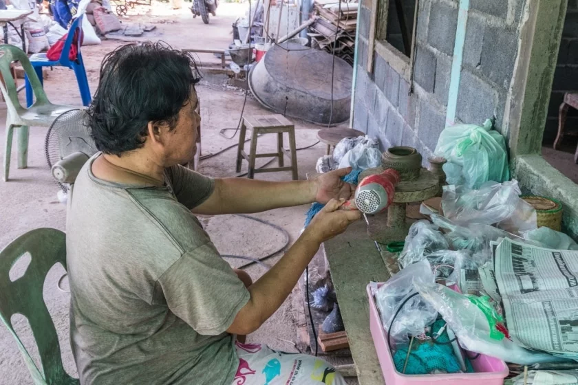 drying handmade pottery ko kret