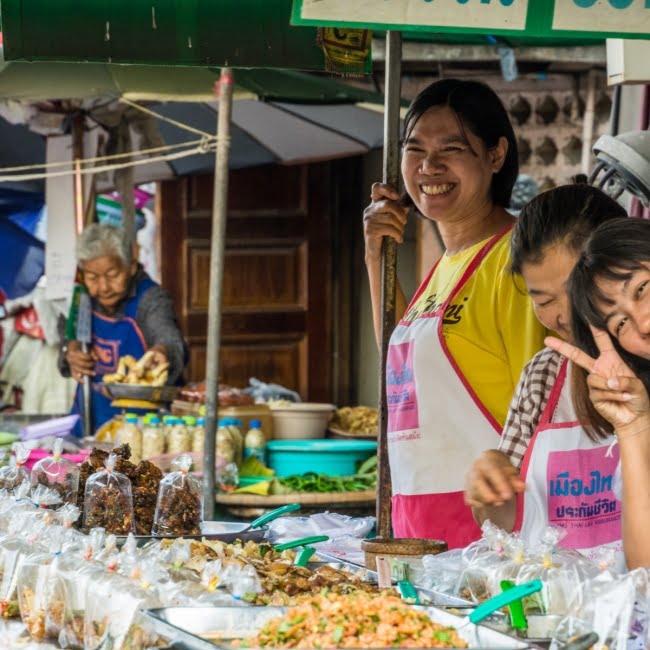 smiles market uthai thani - thailand