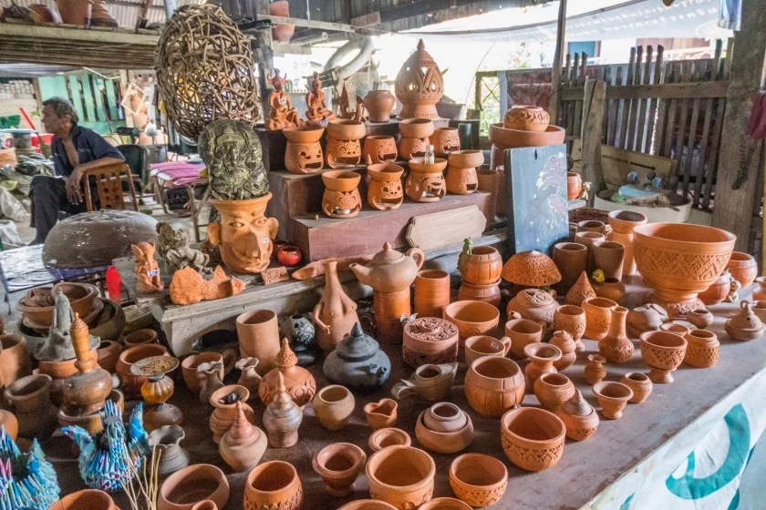 ko kret village pottery stand