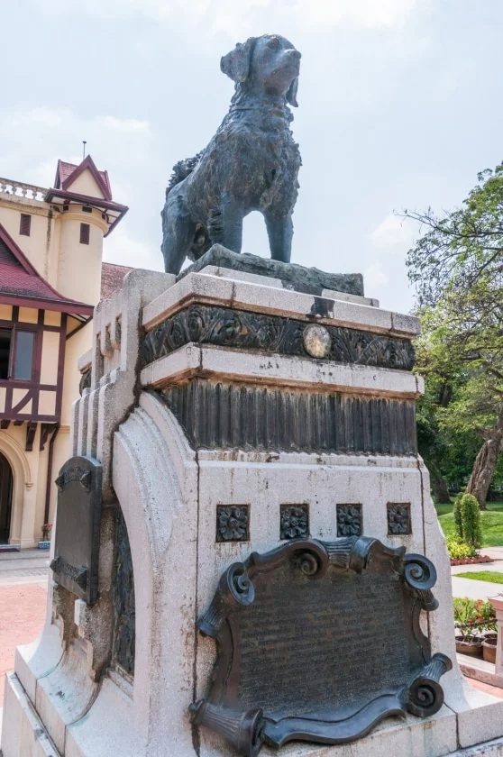 statue dog ya lae palace sanam chan nakhon pathom