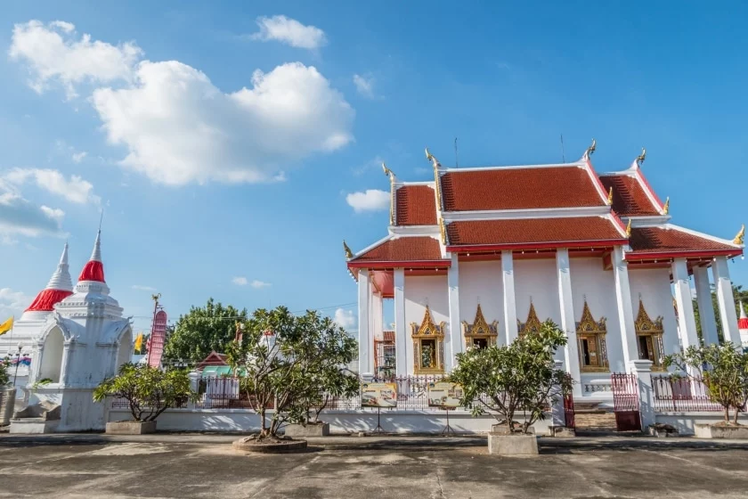 ubosot temple wat poramai yikawat ko kret
