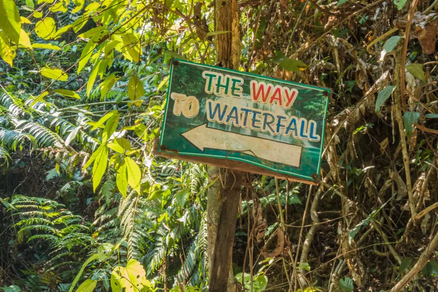 way to waterfall kai bae ko chang - thailand