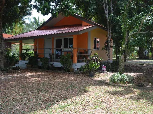 bungalow hotel baan chid talay ko chang
