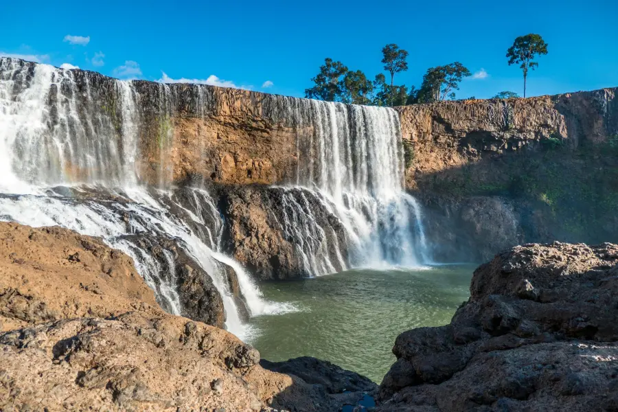 sae pong lai waterfall - sanamxai - laos
