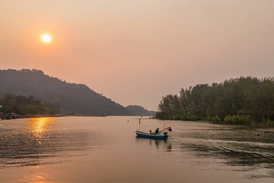 khlong son ko chang bay sunset