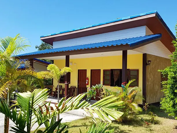 exterior alisa coffee room for rent ko chang