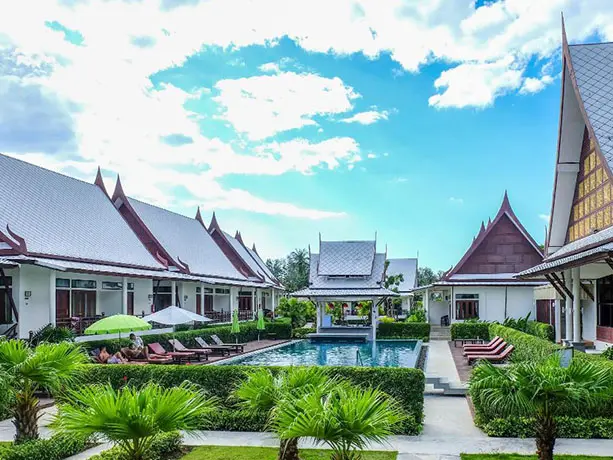 exterior bhu tarn resort ko chang