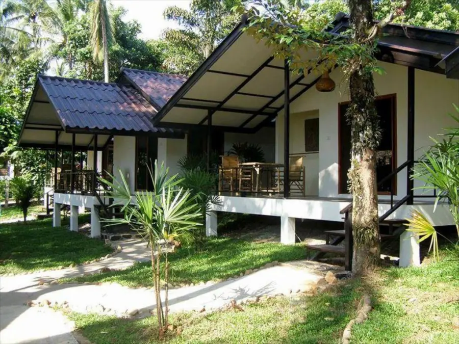 exterior bungalow lucky gecko garden resort ko chang
