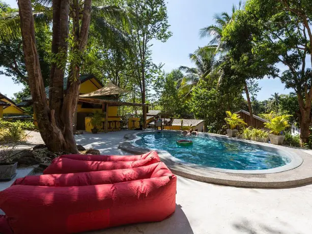exterior hotel coconut garden ko chang