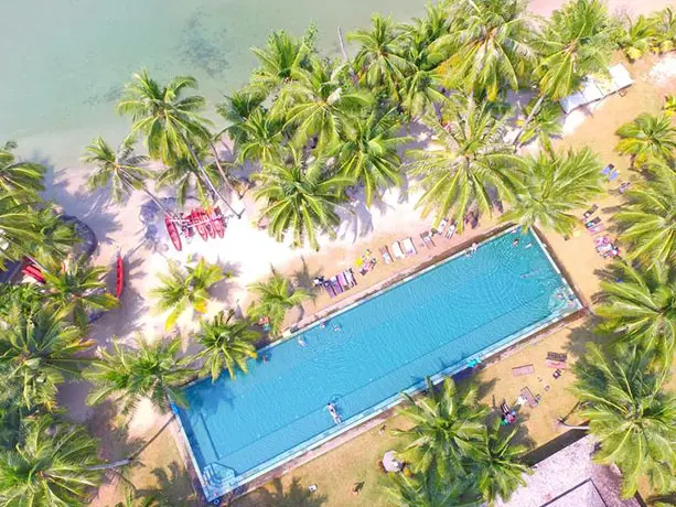 exterior peninsula beach resort ko chang