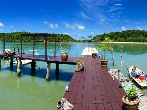 exterior the buddha view guesthouse ko chang
