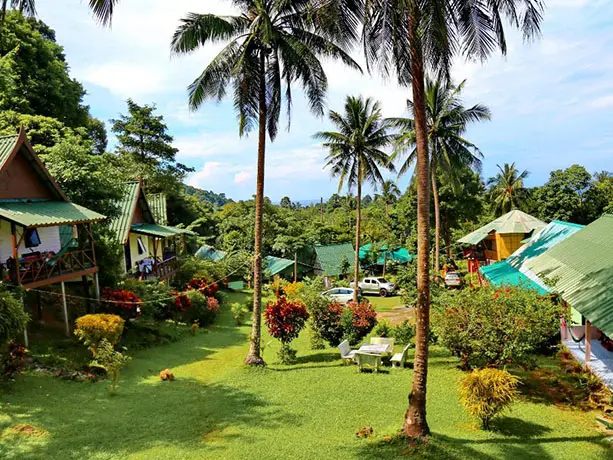 exterior tp hut bungalows ko chang