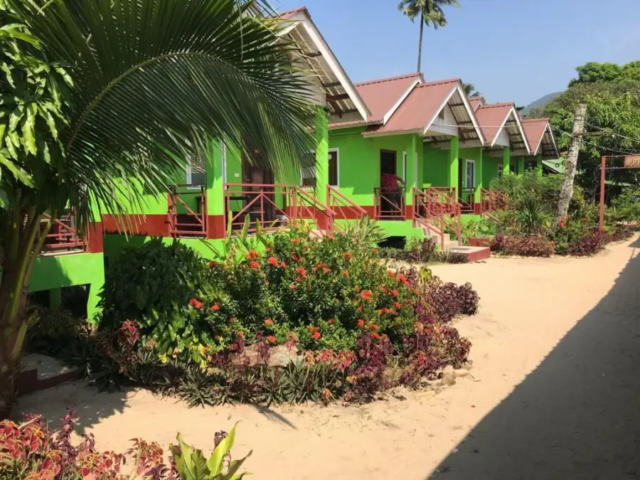 exterior yuyu golden beach hotel ko chang