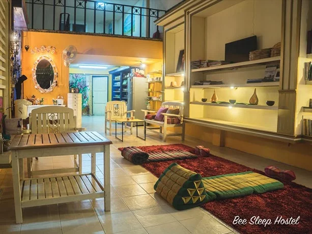 interior bee sleep hostel ko chang