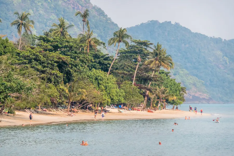 khlong kloi beach bang bao ko chang