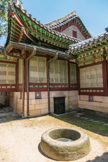 ancient well daejojeon - changdeokgung palace seoul
