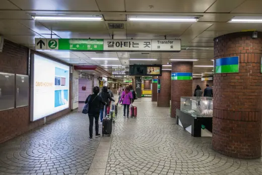 couloir metro seoul - coree du sud