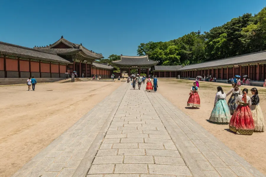courtyard gate injeongjeon palace changdeokgung seoul