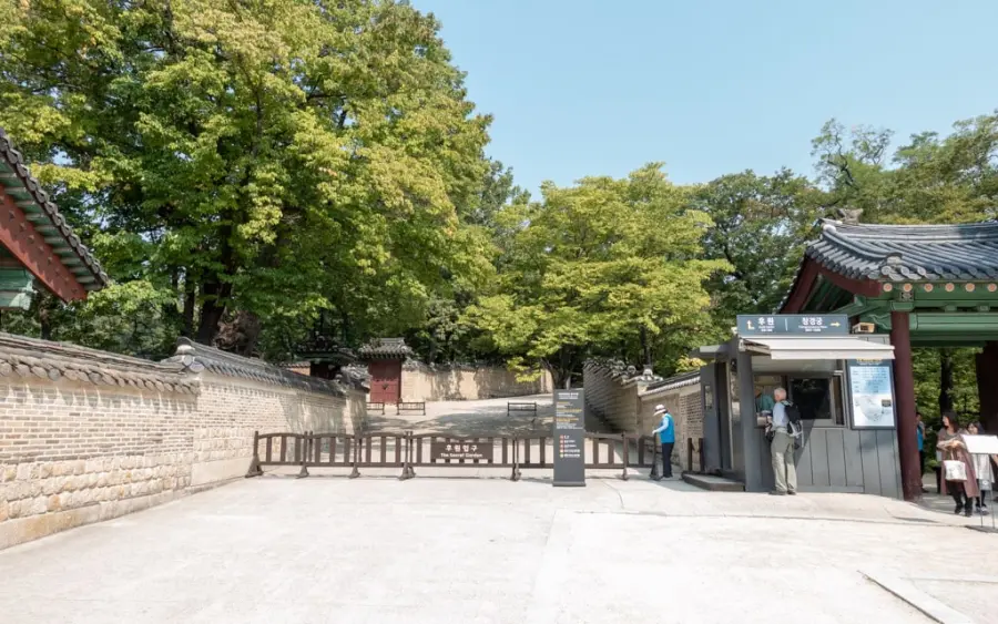 entrance secret garden huwon - changdeokgung palace seoul
