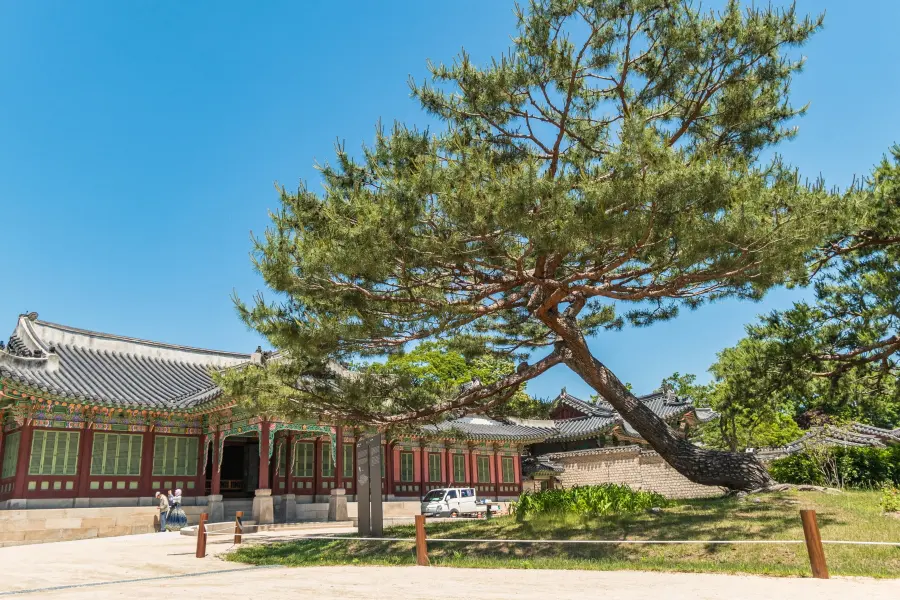 entrance to huijeongdang hall - changdeokgung palace seoul
