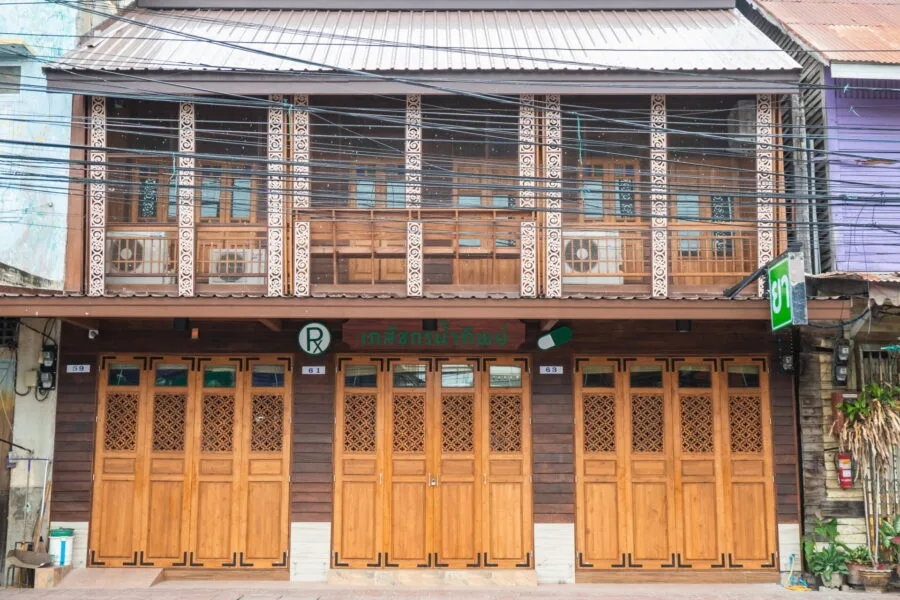 facade house town uthai thani