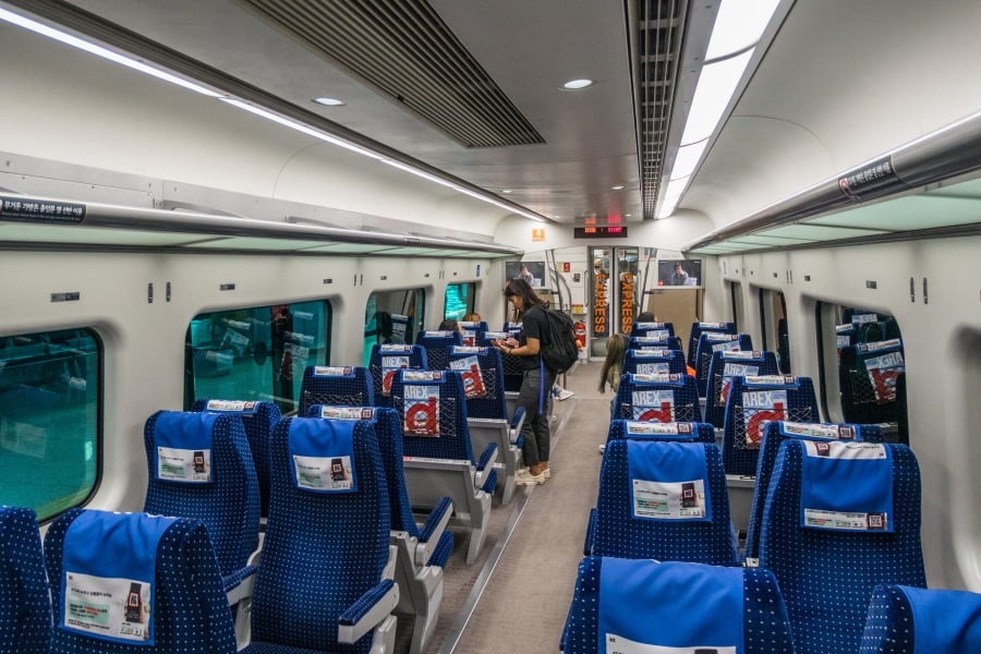 interieur train entre aeroport incheon seoul - coree du sud