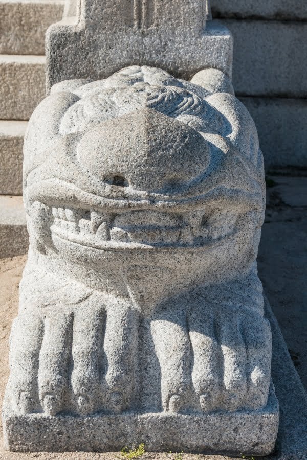sculpture balustrade salle du trone - palais gyeongbokgung - seoul