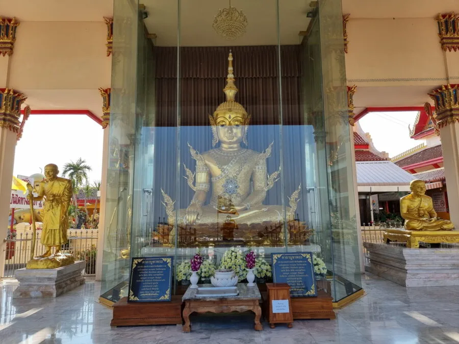 buddha statue Wat Sangkat Rattana Khiri