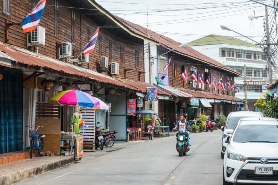 vieille rue rat uthit ville uthai thani