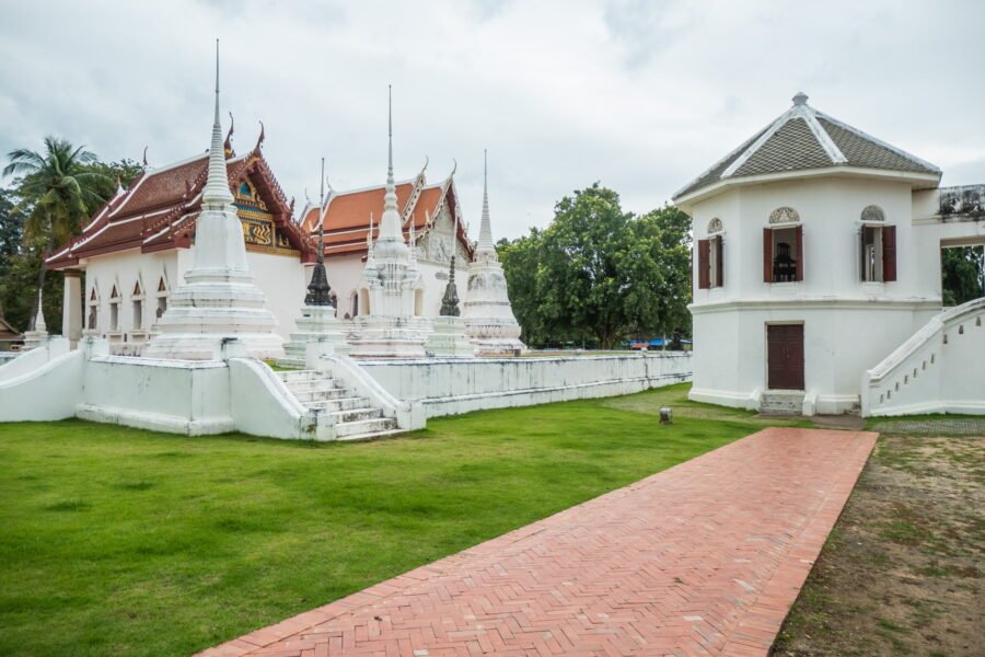 vue ensemble du Wat Uposatharam - Uthai Thani