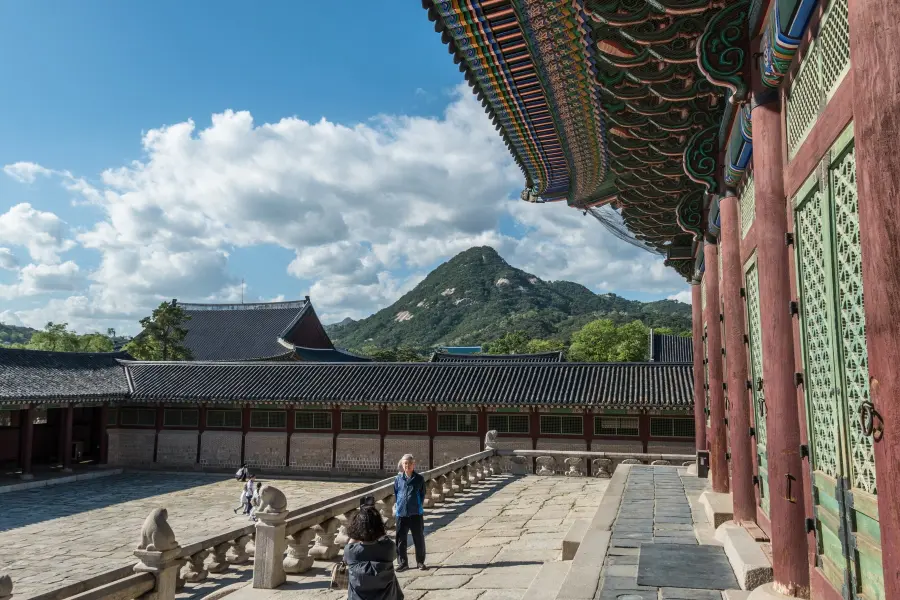 mountain view from trone room gyeongbokgung seoul