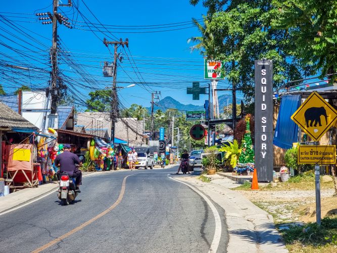 main road crossing kai bae ko chang