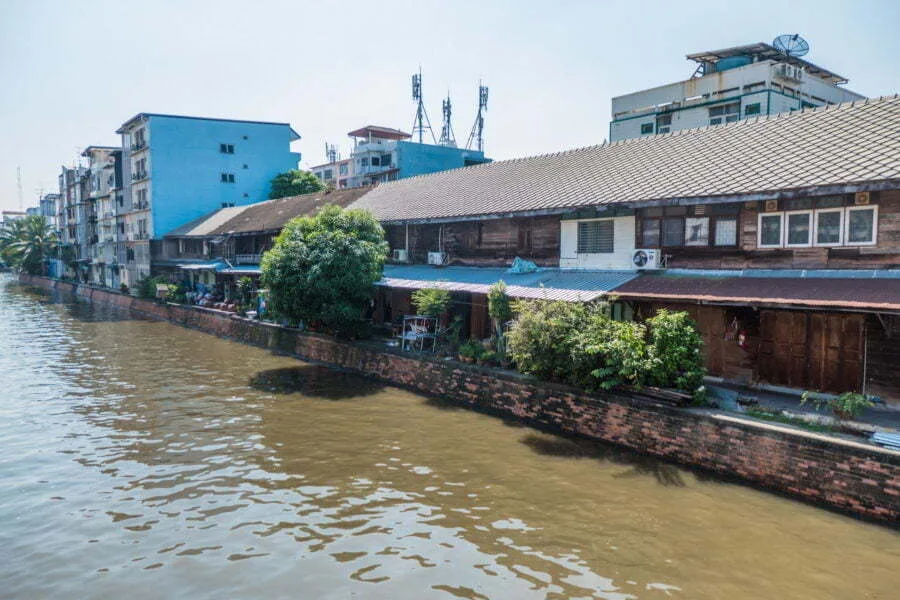 old remaining houses by the canal bang lamphu