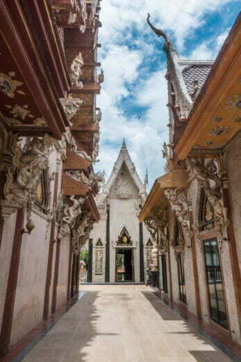 buildings Wat Sisrathong - nakhon pathom