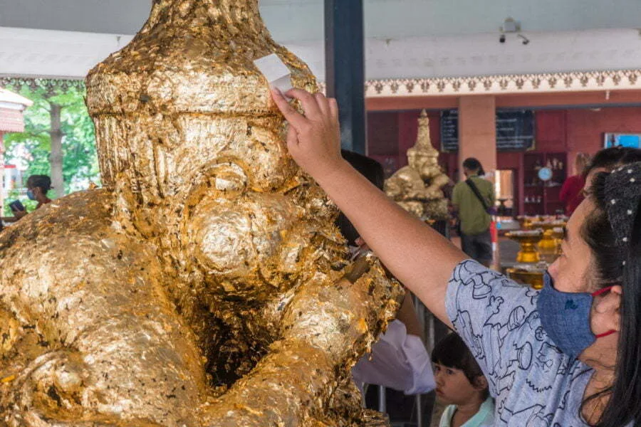 gold leaf collage Wat Sisrathong - nakhon pathom