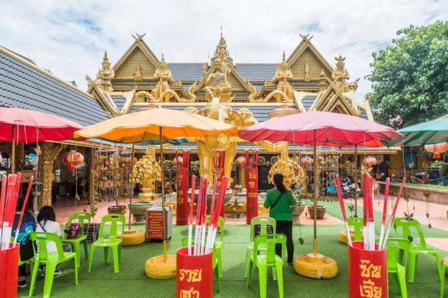 courtyard Wat Maisupradittharam - nakhon pathom