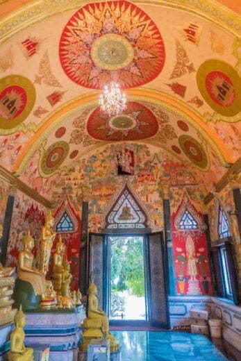 interior Wat Sisrathong - nakhon pathom