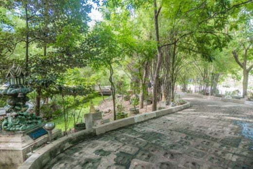Wat Samphran garden - dragon temple - nakhon pathom
