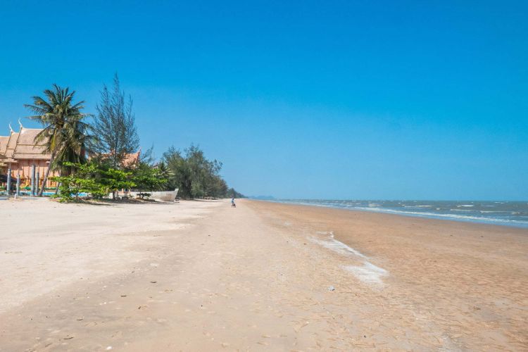 plage deserte bonok - province prachuap khiri khan