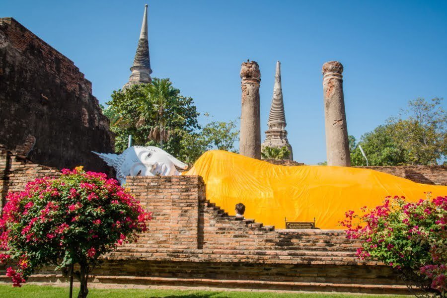 bouddha couché wat yai chai mongkhon - ayutthaya