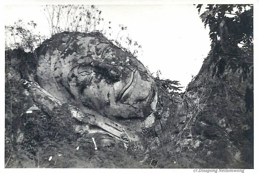 detail of the head of the reclining Buddha before renovation of Wat Lokaya Sutha