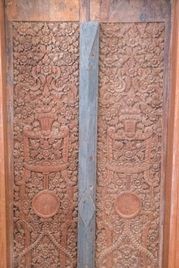 wooden doors chao sam phraya national museum ayutthaya