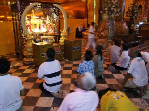 priere wat phanan choeng ayutthaya