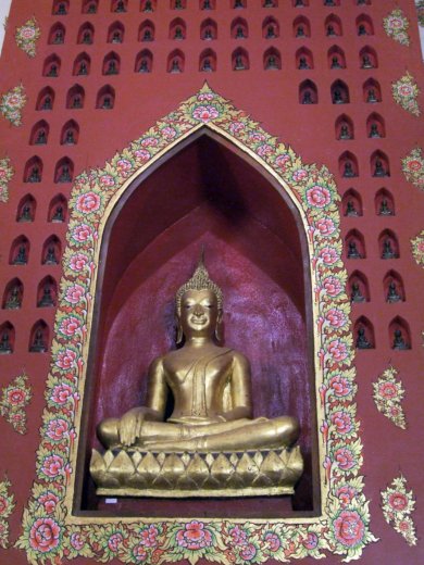 statue bouddha wat phanan choeng ayutthaya