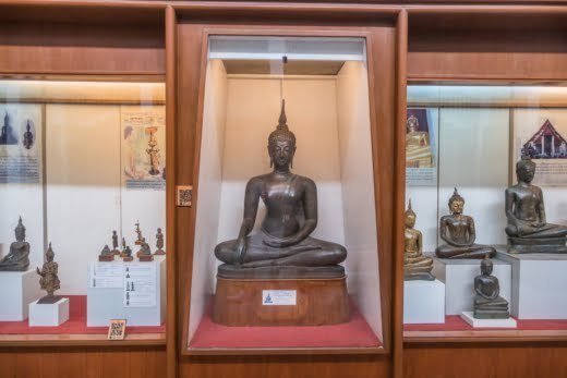 statue bronze bouddha musee national chao sam phraya ayutthaya