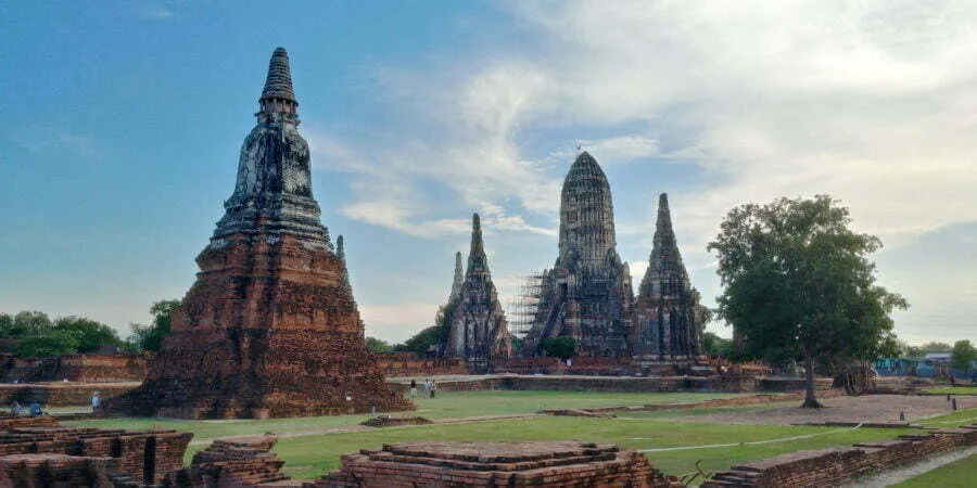 view chedi and central prang wat chai wattharanam