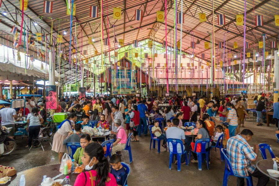 ambiance temple ceremony kathina kanchanaburi