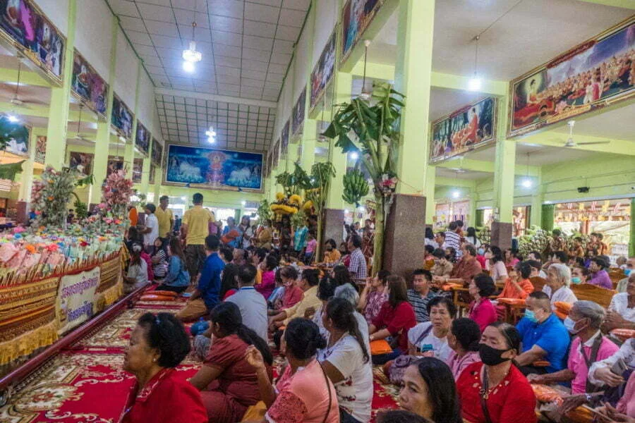 faithful during kathina kanchanaburi ceremony